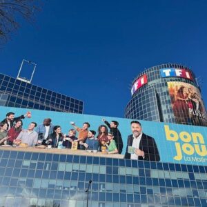 Hélène Mannarino Instagram - C’est le début de la grande aventure!! Demain, dès 6h55 sur @tf1, retrouvez toute cette joyeuse bande autour de @_brucetoussaint ! 

@bonjourlamatinaletf1 ça y est !!! Nous sommes tous très heureux! 

Et je suis ravie de retrouver le portrait de l’invité et vous dévoiler certaines choses :) , tous les jours, à 9h05

#bonjourlamatinaletf1 #tf1
