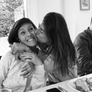 Hélène Mannarino Instagram - L’amour entre sœurs @marionsoulet12 ❤️ #repasdefamille #magrandesoeur #familleformidable 

📸 @juliebazz