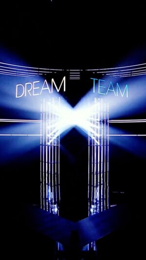 Hélène Mannarino Instagram - Bientôt… début d’une nouvelle aventure prodigieuse : #DreamTeamTF1 ✨

6 grands chanteurs s’affronteront, entourés d’une équipe un peu spéciale. 🤫