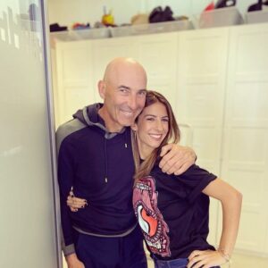 Hélène Mannarino Instagram - Ça va !! il est content !!! A ce soir pour nos retrouvailles @cestcanteloup 
21h sur @tf1 

@canteloupoff @sophie_labiche @mathieulaudrel @mailan_stylist @ans_brasil