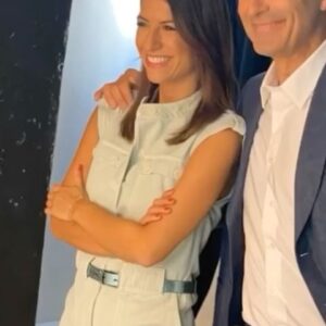 Hélène Mannarino Instagram - Jour J! Tellement Hâte !! A ce soir 21h sur @tf1 @cestcanteloup 

#tf1 @geraldine_balthazard_stylist @sophie_labiche @mathieulaudrel
