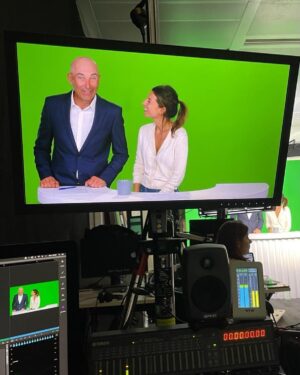 Hélène Mannarino Instagram - Ça répète pour la rentrée ! @cestcanteloup #retrouvaillesdu23juillet 

#rdvenseptembre @tf1 
#ccanteloup #impatience #tf1 

@laurent_vassilian @philippecaveriviere @jmdproduction @claire_pierrepont #stephanejoly @_lindamarasco_ @romufer @ceciletf1