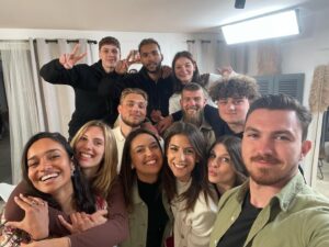 Hélène Mannarino Instagram - Rdv le 3 août pour rencontrer ces phénomènes, enfin ces experts de l’amour :) ❤️
« Ma mère , ton père , l’amour et moi » sur @tf1 

Avec @and_love_coaching 

@millalgr @mia__dmy @cynthia__blin @enzo.guich @fionabonfiglio @ambre.champeaux @romain_cmt @cestgotty @come.fordici 

@leabismu @degrootejulien @matthieugrelier @aaaapalis @thierry75012 @itvstudiosfr @pierrebatmouche @robincosneau @auroregioli @matthieunotebaert @romufer @sebzibi 

@aprikian_ara @xavgandon @maycarcabal @sophieverloovedanis @emiliebud 

#mameretonpere #tf1