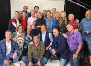 Hélène Rollès Instagram - De nombreuses surprises seront au rendez-vous pour Dorothée samedi dès 21h10 sur TF1 dans "La Chanson Secrète" présentée par Nikos Aliagas !

.
.
.

@helenerolles.officiel #lachansonsecrete