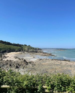 Hélène Rollès Instagram - 2 jours de randonnée avec Cannelle !! 💕
Ce week-end en Bretagne.. magnifique !
