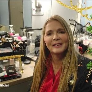 Hélène Rollès Instagram - Bonnes fêtes à toutes et tous et Joyeux Noël ! 🎄🎅