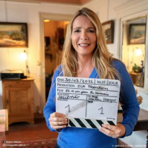 Hélène Rollès Instagram - Vous avez été nombreux à participer pour choisir le prochain clip d'Hélène !
Hélène vous dévoile son titre...

.
.
.
.
.
@helenerolles.officiel #helene #helenerolles @jladisc #nouveauclip 📷 @awcreation
