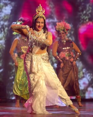 Hema Malini Instagram - A few images of my 'close to heart' dance ballet - GANGA.  A subject that traces the holy rivers journey from the Vedic times till today.  Happy Ganga Dussehra....

#happygangadussehra #danceballet #ganga