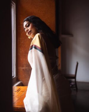 Henna Bella Instagram - “മുല്ല” ft. @hennabella_4 
Concept and Creative Direction @hiba_shana 
Styling @zesty_things @z.styl.in.g 
MUA @_anish_makeup_artist 
Saree @pichakamweaves 
.
.
.
Finally putting this series up on the feed. Super proud of my girls @zesty_things and @hiba_shana for coming up with this concept and executing it in this fashion and never ceasing to amaze. @hennabella_4 you were the perfect muse for this and @_anish_makeup_artist , a splendid job as always.
.
.
.
#portraits #portraitsvisuals #portraitphotography #portraitmood #onam #onamshoot #onam #jasmine #kerala #keralagram #onamvibes #moodygramkerala #moodygrams #indianportraits #capturedoncanon #canonr5