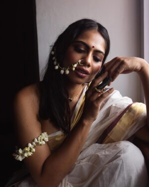 Henna Bella Instagram - “മുല്ല” ft. @hennabella_4 
Concept and Creative Direction @hiba_shana 
Styling @zesty_things @z.styl.in.g 
MUA @_anish_makeup_artist 
Saree @pichakamweaves 
.
.
.
Finally putting this series up on the feed. Super proud of my girls @zesty_things and @hiba_shana for coming up with this concept and executing it in this fashion and never ceasing to amaze. @hennabella_4 you were the perfect muse for this and @_anish_makeup_artist , a splendid job as always.
.
.
.
#portraits #portraitsvisuals #portraitphotography #portraitmood #onam #onamshoot #onam #jasmine #kerala #keralagram #onamvibes #moodygramkerala #moodygrams #indianportraits #capturedoncanon #canonr5