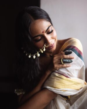 Henna Bella Instagram - “മുല്ല” ft. @hennabella_4 
Concept and Creative Direction @hiba_shana 
Styling @zesty_things @z.styl.in.g 
MUA @_anish_makeup_artist 
Saree @pichakamweaves 
.
.
.
Finally putting this series up on the feed. Super proud of my girls @zesty_things and @hiba_shana for coming up with this concept and executing it in this fashion and never ceasing to amaze. @hennabella_4 you were the perfect muse for this and @_anish_makeup_artist , a splendid job as always.
.
.
.
#portraits #portraitsvisuals #portraitphotography #portraitmood #onam #onamshoot #onam #jasmine #kerala #keralagram #onamvibes #moodygramkerala #moodygrams #indianportraits #capturedoncanon #canonr5