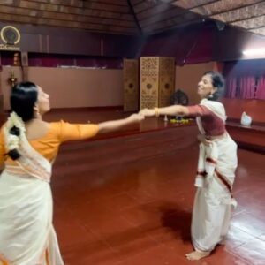 Henna Bella Instagram - Energy doesn’t lie 💕🌸 
Another series of @dharanischoolofperformingarts 
@aryamsuraj18 
@mizaa.ali 
@winnymariamma 
@a__mirium