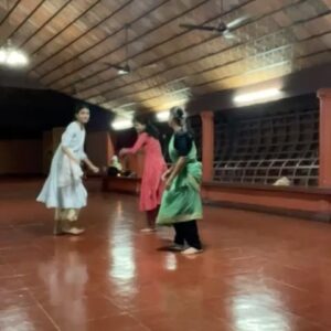 Henna Bella Instagram - Energy doesn’t lie 💕🌸 
Another series of @dharanischoolofperformingarts 
@aryamsuraj18 
@mizaa.ali 
@winnymariamma 
@a__mirium