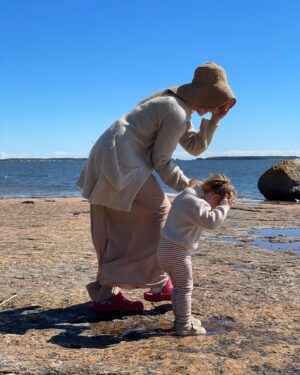 Hennariikka Laaksola Instagram - Näytin ekan kuvan miehelleni referenssiksi ja lähdettiin rantsuun ottamaan samanlaista.

1. Mitä haettiin
2-4. Mitä saatiin

Kiitos kaikille, hyvää juhannusta