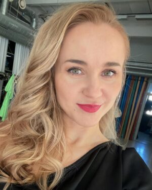 Hennariikka Laaksola Instagram - Ihanaa naistenpäivää ❤️ Uskalletaan olla mitä ollaan ja annetaan toisillemme tilaa muuttua siksi, mitä halutaan olla. Naiseus on just sitä mitä milloinkin; kenelle yhtä, toiselle toista.

Maailma muuttuu, kun sitä muutetaan ❤️