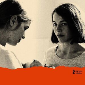 Henriette Confurius Instagram - 💕🕷das Mädchen und die Spinne🕷❤️ feiert Premiere auf der #sommerberlinale und eröffnet die #encounter -Sektion @berlinale @thegirlandthespider.film 

Regie und Buch: Ramon und silvan Zürcher 🎥 @hasskerl @lilianeamuat @dagnalitzenberger @fluringiger @leadraeger @andrehennicke @simoneenkerli #beauvoirfilms #spidergirl🕷 #dasmädchenunddiespinne @die_agenten_official 

Ps. #tetrisforever #mostbeautifulherpes