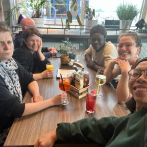 Henriette Confurius Instagram - glücklich und dankbar für diese Arbeit  mit euch
@vic_so_hee 
@janin.halisch 
@yugenyah 
#annegaschütz 
und @milapopila 🐕‍🦺 #filmfestjury #fishfilmfestival 

Danke @fish_filmfestival  und @miss_helau dass ihr mich ins Boot geholt habt ❤️❤️❤️
Danke an die jungen Filmschaffenden für die aufrichtigen und wertvollen Filme.
✨Danke @utopie.u und @lotta1992 ✨für die beste Moderation 

So viel gelernt,  so viel Vorfreude!