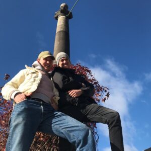 Henrik Holm Instagram - Satt meg ned med denne legenden og snakket om alt og ingenting. Ligger ute på spotify nå. Link i story