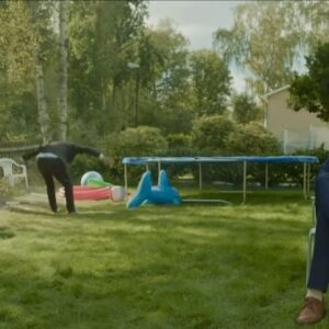Henrik Schyffert Instagram - Idag visas också min och Fredriks föreställning Ägd på Tv4. Men vi och @jenschristersjogren la nog mer jobb på att få till den här trailern än på själva showen. Bara att tajma bilstunten tog nog halva dan. Men värt! 💸❤️🔥