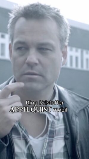 Henrik Schyffert Instagram - ”Ring Kristoffer Appelquist mobil.” Allt Faller 2013.