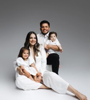 Henry Cejudo Instagram - Hoje é dia dos namorados no Brasil, feliz dia baby 🥰❤️‍🔥
Love our family 👩‍❤️‍👨