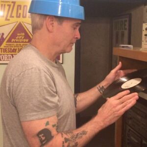 Henry Rollins Instagram - What are we going to listen to today? @clubdevo⚡️🎶🎸⚡️🎶🎸⚡️🎶

#henryrollins #devo #energydome #graytshirt #dutynowforthefuture #insanity #henryandheidi