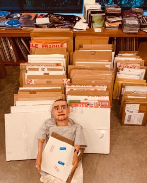 Henry Rollins Instagram - Being on tour doesn't get in the way of Henry shopping for vinyl and having it sent to the office!⚫️📫

#Henryrollins #graytshirt #fanatic #vinyladdict #sendvinylinapizzabox #itneverends #henryandheidioffice