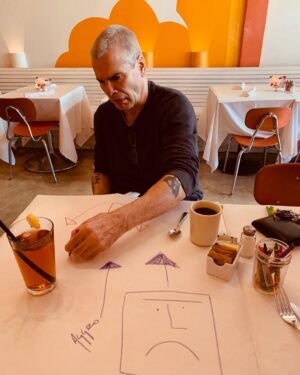 Henry Rollins Instagram - Feeding time!🥗🖍
#henryrollins 
#lunchwithrollings #foodfoodfood #henryandheidi #cheebo #aggro