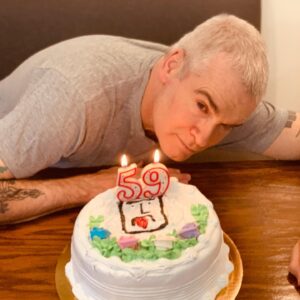Henry Rollins Instagram - I’m here to wish my buddy a very Happy Birthday!🎂⚡️🎂

#henryrollins #59 #rollingsday #happybirthday #caketime #21361  #yippeeeee #graytshirt
