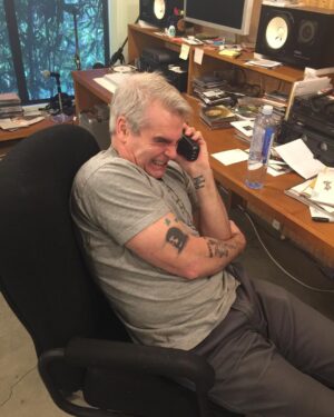 Henry Rollins Instagram - I told him not to answer the phone...
😡📞😡📞😡📞😡📞😡📞

#henryrollins #graytshirt #officeinsanity #letitgotovoicemail #telephoneregrets #battlingtops #henryandheidi