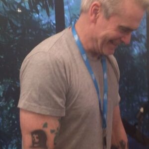 Henry Rollins Instagram - Another day at the office!👃🤢👃🤢👃🤢

#henryrollins #graytshirt #grossrollings #helpme #officeinsanity #henryandheidi