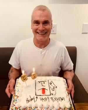 Henry Rollins Instagram - Happy Birthday Henry! You mean the world to me and I celebrate you. Buddies for life!
🎂 🍨 🎉 🏖 😷
#henryrollins #rollingsday #60 #hbd #21361 #buddiesforlife #yipppeee
