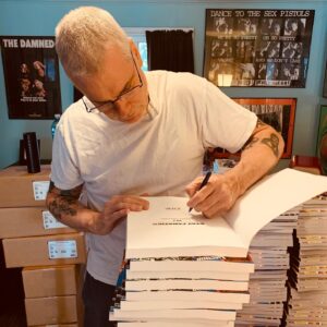 Henry Rollins Instagram - Stay Fanatic!!! Vol. 2 has arrived! All copies are signed and available at henryrollins.com.
📚🖊😷
#henryrollins #stayfanatic #21361publications