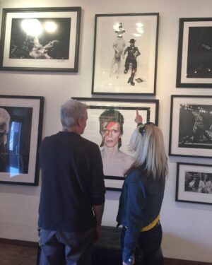 Henry Rollins Instagram - Important office decision being made while visiting @mr_musichead.⚡️👩‍🎤⚡️👨‍🎤⚡️👩‍🎤⚡️

#henryrollins #davidbowie #youcanneverhaveenoughbowie #henryandheidi