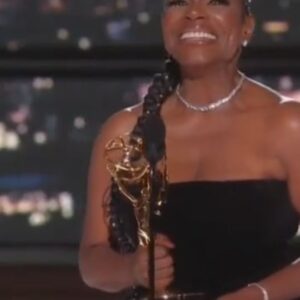 Henry Simmons Instagram - Sheryl Lee Ralph!! 

 👏🏾👏🏾👏🏾👏🏾👏🏾

#inspiration
#excellence 
@thesherylleeralph 

🎥: Variety/NBC/Television Academy