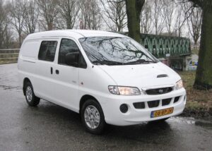 Henry van Loon Instagram - We hebben niet heel veel echte tradities met ons gezin. Maar dit is er eentje die we al heel lang volhouden: Altijd als we een nieuw voertuig hebben, (auto, motor of brommer.) gaan we daar een foto van maken bij de “Miekoekse brug” in Oirschot. We hebben (ergens) nog veel meer foto’s met Renault 25’s, zundapps,  Citta’s, heel veel Citta’s, etcetera. Zo gingen we van de week weer naar de ‘Miekoek’ voor een foto, ik op de BMW, mijn broer @patjevanlonio op z’n Aprilia. Vader @henk.vanloon maakt (zoals altijd) de foto. #tradition @henk.vanloon @patjevanlonio @araieu #welcometothefamily #motorcycles #family #miekoek