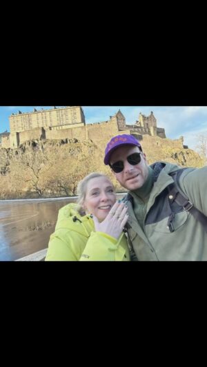 Henry van Loon Instagram - 💍 SHE SAID YES 💍 Ja, ‘t is waar. 😍 Vorige week heb ik de liefde van mijn leven ten huwelijk gevraagd. Ze zei ja. We zijn heel blij. ❤️ #letloverule @jelkavanhouten