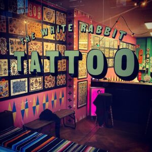 Henry van Loon Instagram - Thanks @traditional.tobias 🙏🏼 en wat een vette shop: 🐰 @twrtroermond 🐰- mijn broer @vantpatje en ik zijn heel blij. #brothers4life #❤️ #tattoo #brotherstattoo #oldschooltattoo #traditionaltattoo #boldwillhold ❤️
