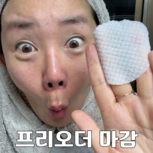 Heo An-na Instagram - 미라클워시 프리오더 마감되었습니다! 감사합니다!

이번 한 주는 저에게 정말 잊을 수 없는 한 주가 될거에요
원래 저를 믿어주시던 수락이들도 너무 감사하고

이번을 계기로 수락이들이 된 분들이 저를 잘 알지도 못하는데
믿고 구매해주신 것도 감사드려요!

아! 새로오신 분들은 모르실수도 있으니까!
수락이가 여러분들의 애칭이에요 ㅋㅋㅋ

라방을 하다가 어떤 분이 메세지 받기 수락을 해달라고 하셨는데
수락이란 단어가 너무 긔여운거에요!

그래서 수락이가 되었답니다!

인생의 암흑기는 이유가 있다는 걸 또 한 번 깨닫게 됩니다.
2024년 혼자 고군분투를 많이 했어요.
어떻게 하면 지금을 헤쳐나갈 수 있을까…

그 때 새로운 걸 해보자고 마음을 굳게 먹고 공구를 시작하게
된거에요! 처음엔 정말 많이 망설였어요…

잘할 자신도 없거니와 혹여나 저를 좋아해 주시는 분들이 
공구피드에  피로감을 느끼실까봐요.. 
하지만 겁먹고 아무것도 하지 않으면 
아무것도 일어나지 않잖아요! 그래서 용기를 내봤습니다.

지금은 근래 몇 년간 중에 제일 잘한 일이 공구가 되었네요

이렇게 제 인생의 변곡점을 희망으로 채워주신 분들이 
바로 수락이들이세요! 다시 한 번 믿어주셔서 감사드립니다!!

전 다음주에 저의 첫 공구 제품이자 새로운 인생의 시작을 함께한
마이디데이 브로멜라인 가지고 오겠습니다!

하루종일 퉁퉁부어서 찐빵같은 제 얼굴을 사람 만들어주는 친구죠!! ㅎㅎ

수락이들 다시 한 번 감사합니다:)