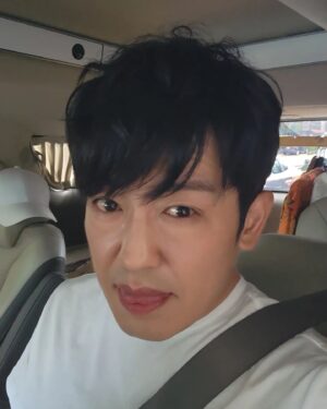 Heo Sung-tae Instagram - 출격! 쉿! ♡ #놀아보자 #refresh