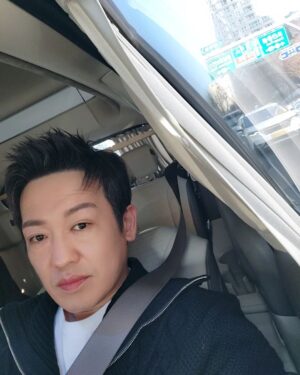 Heo Sung-tae Instagram - 웃는거임 🦍