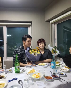 Heo Sung-tae Instagram - 엄마 눈떠 💛