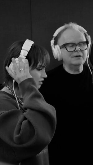 Herbert Grönemeyer Instagram - „Flugzeuge im Bauch“ out now! 
✈️💙

#Céline
#HerbertGrönemeyer
#40Bochum