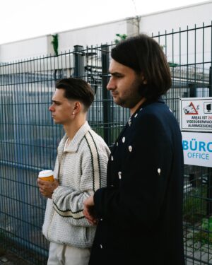 Herbert Grönemeyer Instagram - mambo seit 2 tagen draußen   video out now! danke für euren support, morgen gibt es big news 🫡
