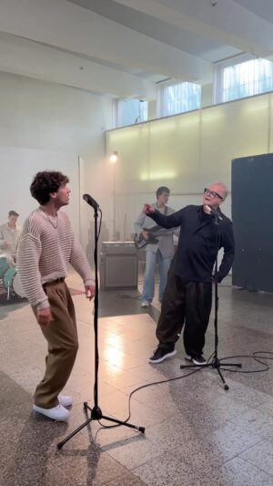 Herbert Grönemeyer Instagram - mambo von und mit @herbertgroenemeyer out now! danke an alle beteiligten fürs möglich machen 🙏