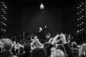 Herbert Grönemeyer Instagram - Das ging runter wie Öl. Bis später, Bochum!

📷: @carstenklickphotography 

#40BochumTour