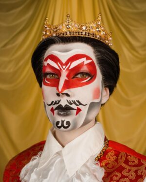 HercuSleaze Instagram - ♥️ King of Hearts ♥️ I’m not really one for Valentine’s Day but I do love bold illustrative graphics like on playing cards! 

👨🏻 Custom wig by the fantastic @leedhamwigs 

📸 Photo by me

 #kingofhearts #dragking #dragkings #dragartist #dragqueen #dragula #malecontour #maleillusionist #dragkingmakeup #montrealdrag #dragmtl #canadiandragking #canadiandrag #instadrag #dragphotography #androgynous #genderbender #performanceart  #queerart  #dragkingsofinstagram #dragkingvisibility #alldragisvalid #canadianmua #dragmua #valentinesdrag