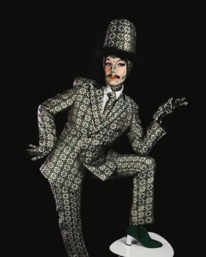 HercuSleaze Instagram - Oh hullo 🎩 I haven’t been posting much lately cuz I’m working on a large scale project (which involves drag and other things too.) Sometimes I even work at office and make big decisions about art things. Grownup’ing!!! 🙃

📸: by me

#Dragking #dragartist #canadiandragking #canadiandrag #montrealdrag #dragmakeup #genderbend #queerartist #dragkingsofinstagram