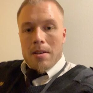 Herman Flesvig Instagram - Det kom aldri noen julenisse til Tiur-veien 10.