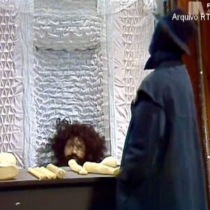 Herman José Instagram - A pedido de muitas famílias, aqui vai o momento de loucura funerária de 1984 no programa Hermanias com a querida @margaridacarpinteirooficial Entre o Vilaças, os Paticho e os Super Cem, venha o diabo e escolha! @rtppt #hermanias #mad #coffins